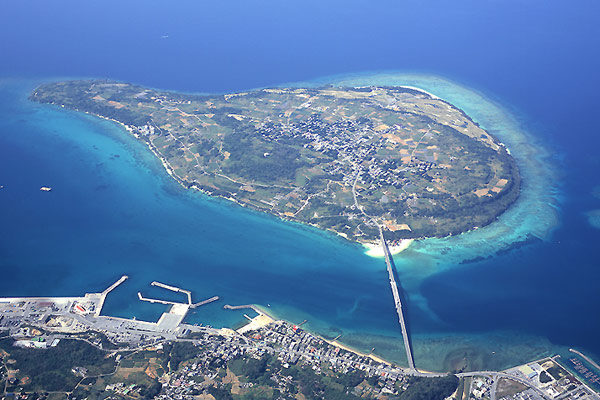 瀬底島